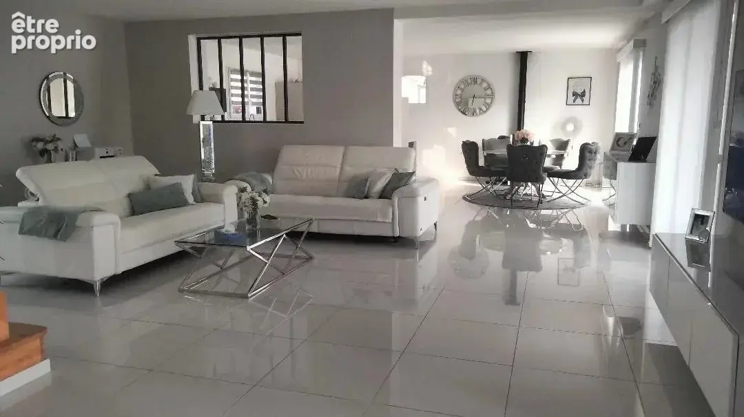 Maison 142m2, piscine , 2 mns de Neuville. - photo 3