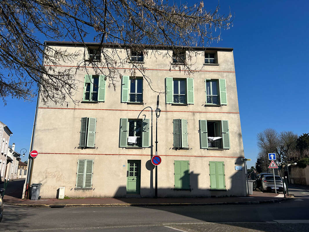 Appartement à LE MESNIL-LE-ROI