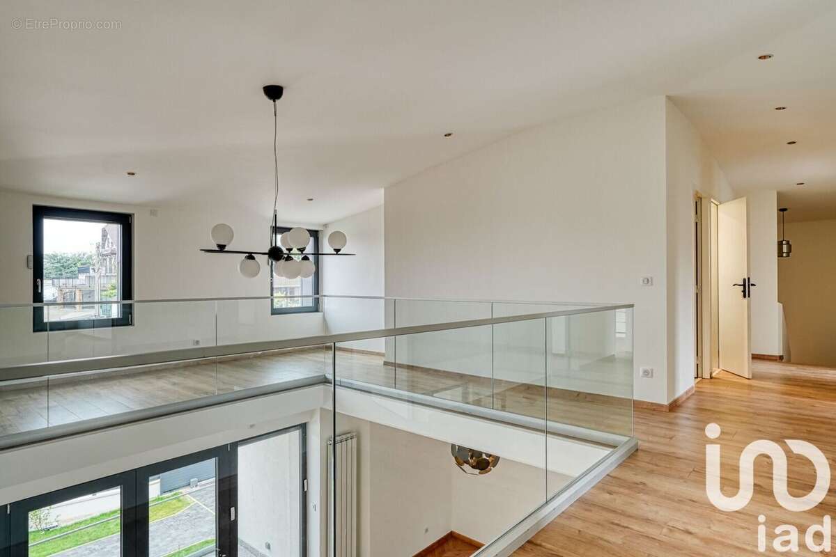 Maison 244 m² à Argenteuil  - photo 2
