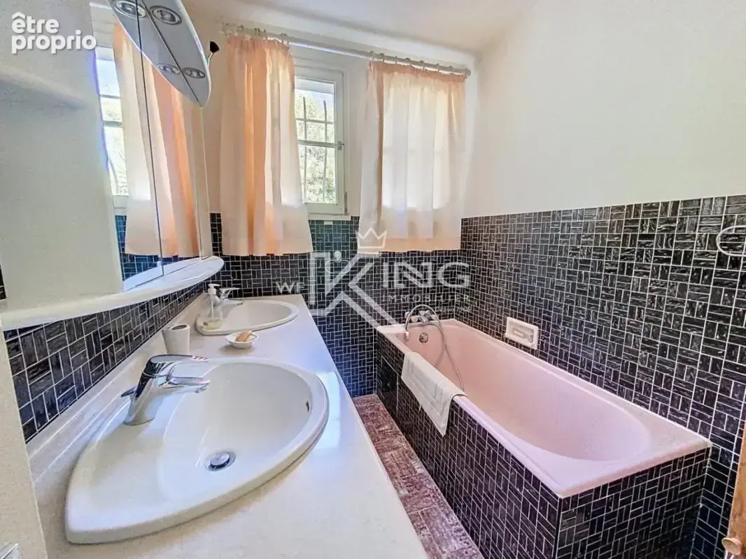 À vendre – Charmante villa avec vue mer  – Les Issambres (Var) - photo 10