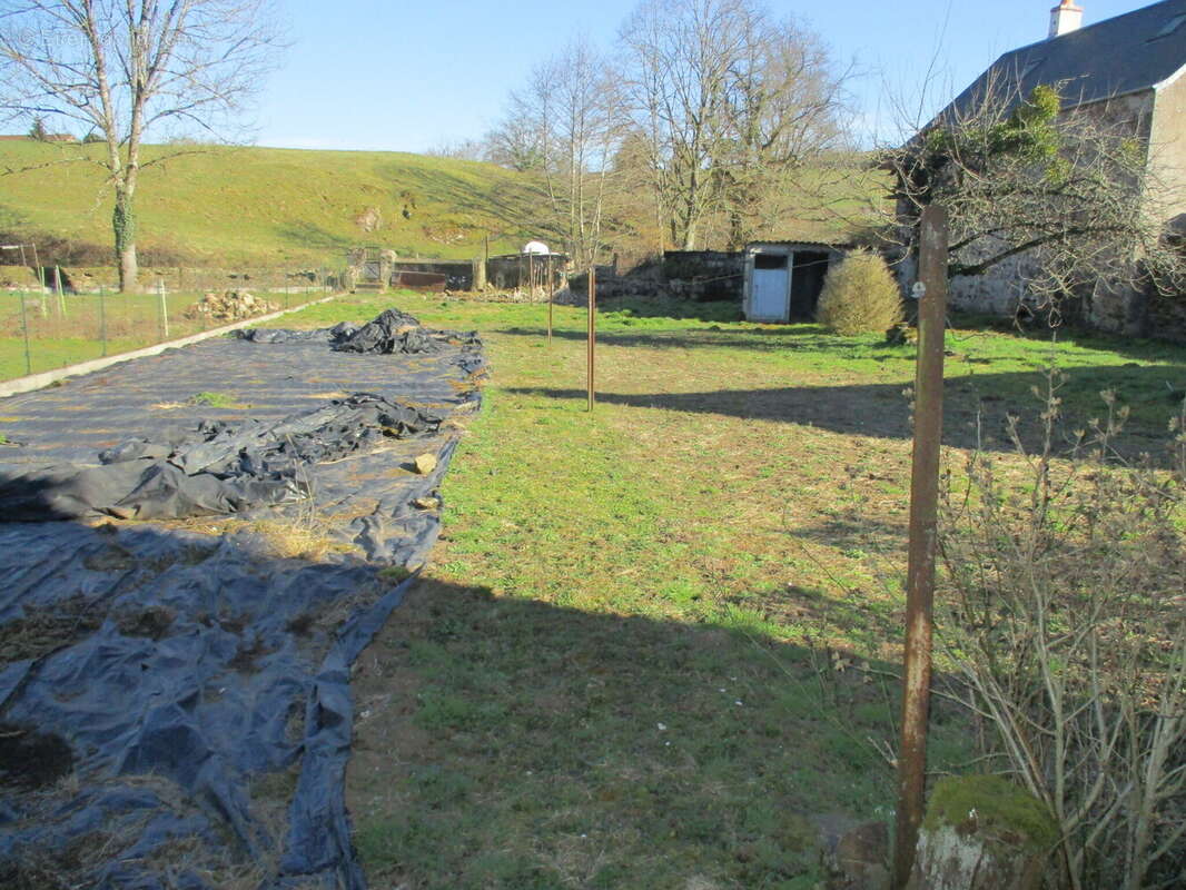 Maison à MONTREUILLON