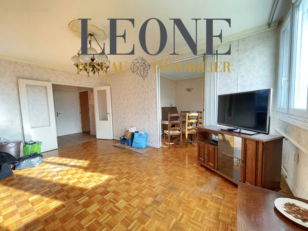Appartement à PIERRE-BENITE