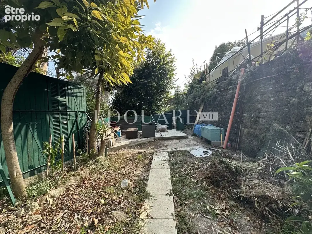 Sur la commune de Castellar, charmante maisonnette avec 6 parkings, exclusivité - photo 9