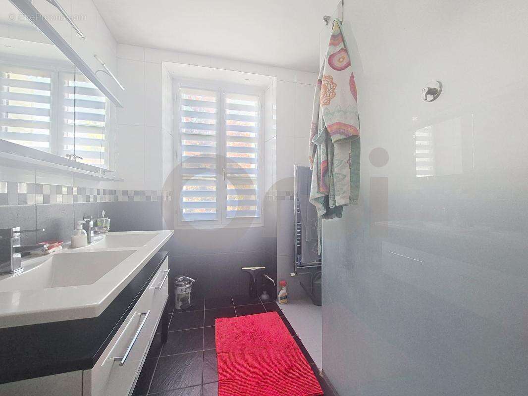 Maison à TERRASSON-LAVILLEDIEU