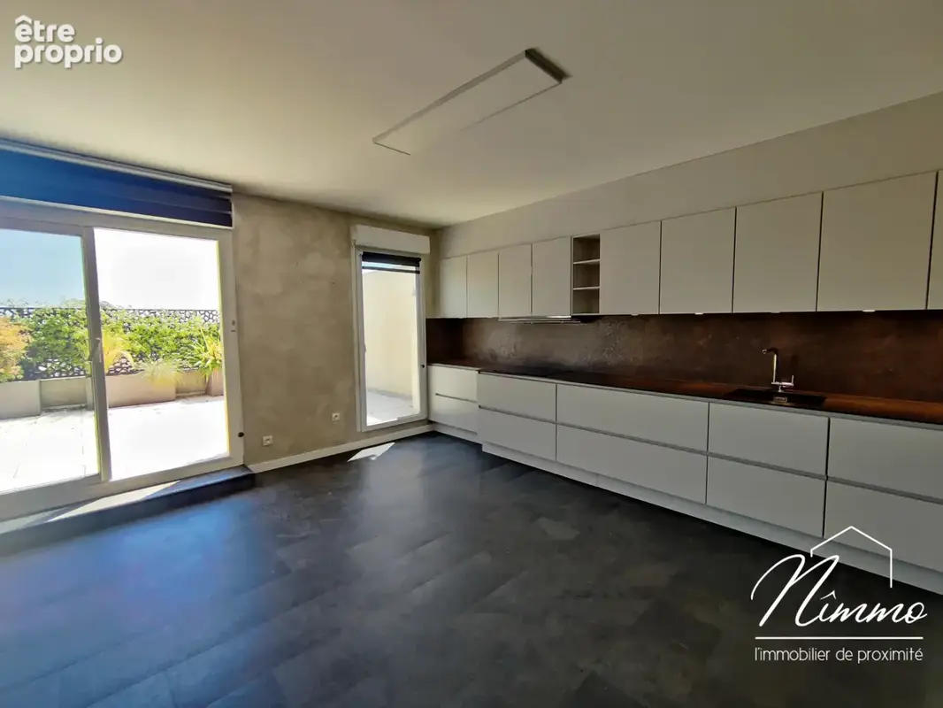 Nimes route duzes appartement t3 dernier etage terrasse garage ascenseur - photo 3