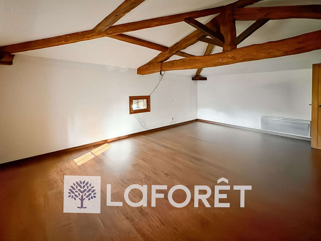 Maison à SAINT-GENIS-DE-SAINTONGE