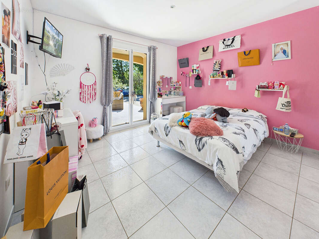 Maison à CHATEAUNEUF-LE-ROUGE