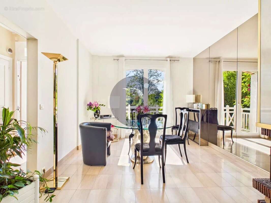 Maison à VERRIERES-LE-BUISSON