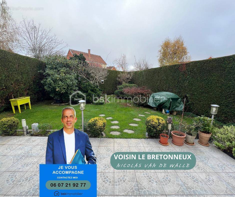 Maison à VOISINS-LE-BRETONNEUX