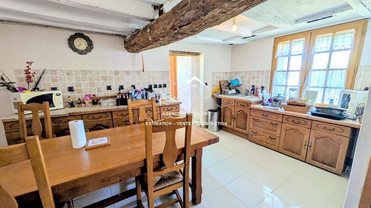 Cuisine  - Maison à ANTOGNY-LE-TILLAC