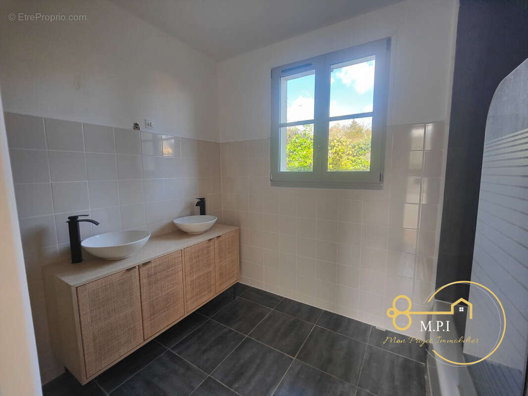 Maison à FRESNAY-SUR-SARTHE