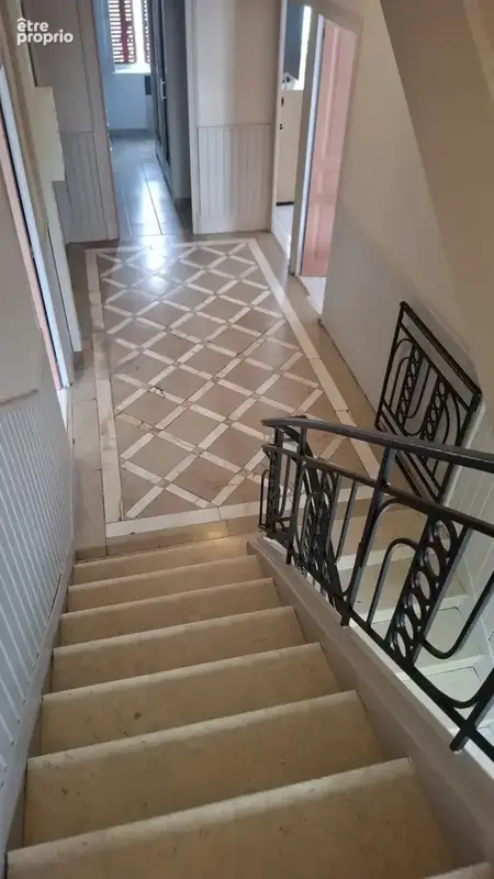 Maison en coeur de ville de 287m2 avec jardin privatif de 300m2 - photo 5
