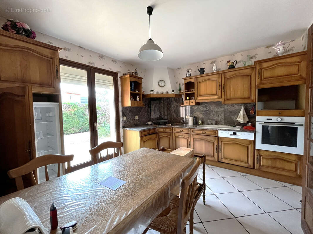 Maison à SAINT-LAURENT-DE-LA-SALANQUE