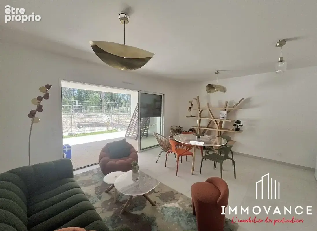 Appartement à SAINT-CLEMENT-DE-RIVIERE