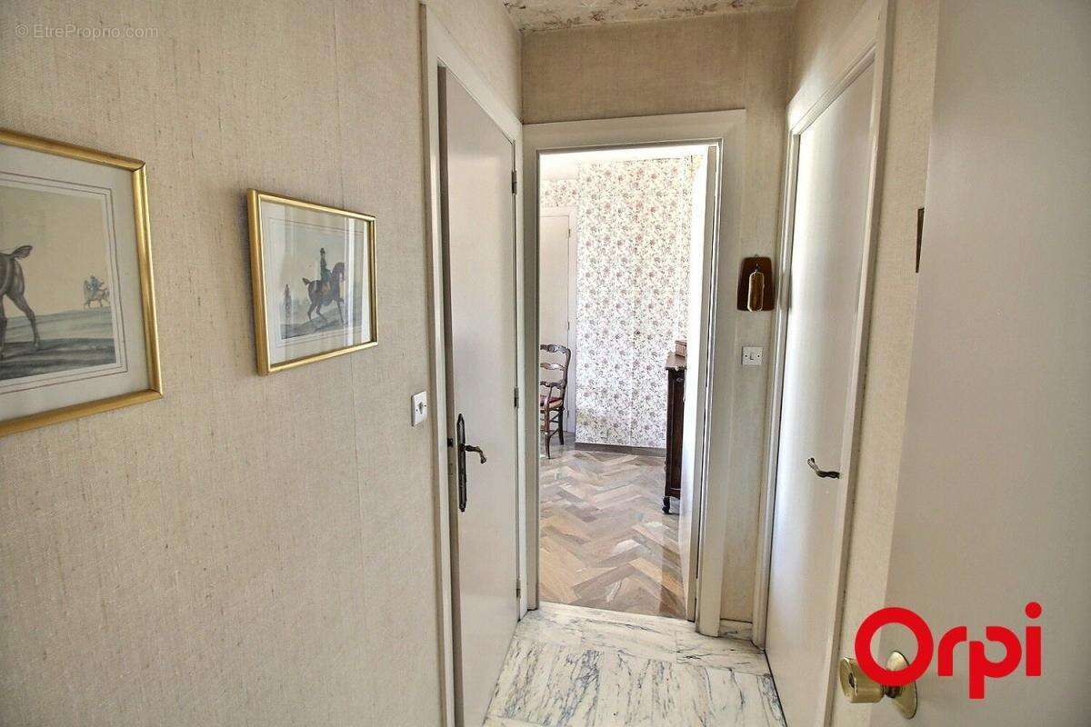 Appartement à MARSEILLE-1E