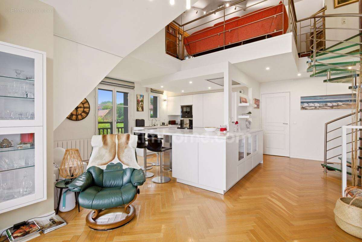 DEAUVILLE - Appartement Duplex - 138.46 m2 au sol - 3 chambres - Terrasses et balcon -  Vue mer - Parking - Cave - photo 6