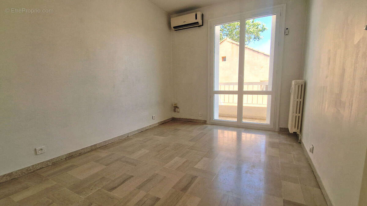Appartement La Seyne Sur Mer 5 pièce(s), cour 30m2 et terrasse. - photo 3