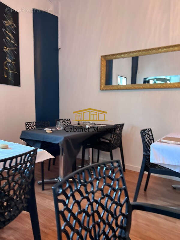 Commerce à VIC-LA-GARDIOLE