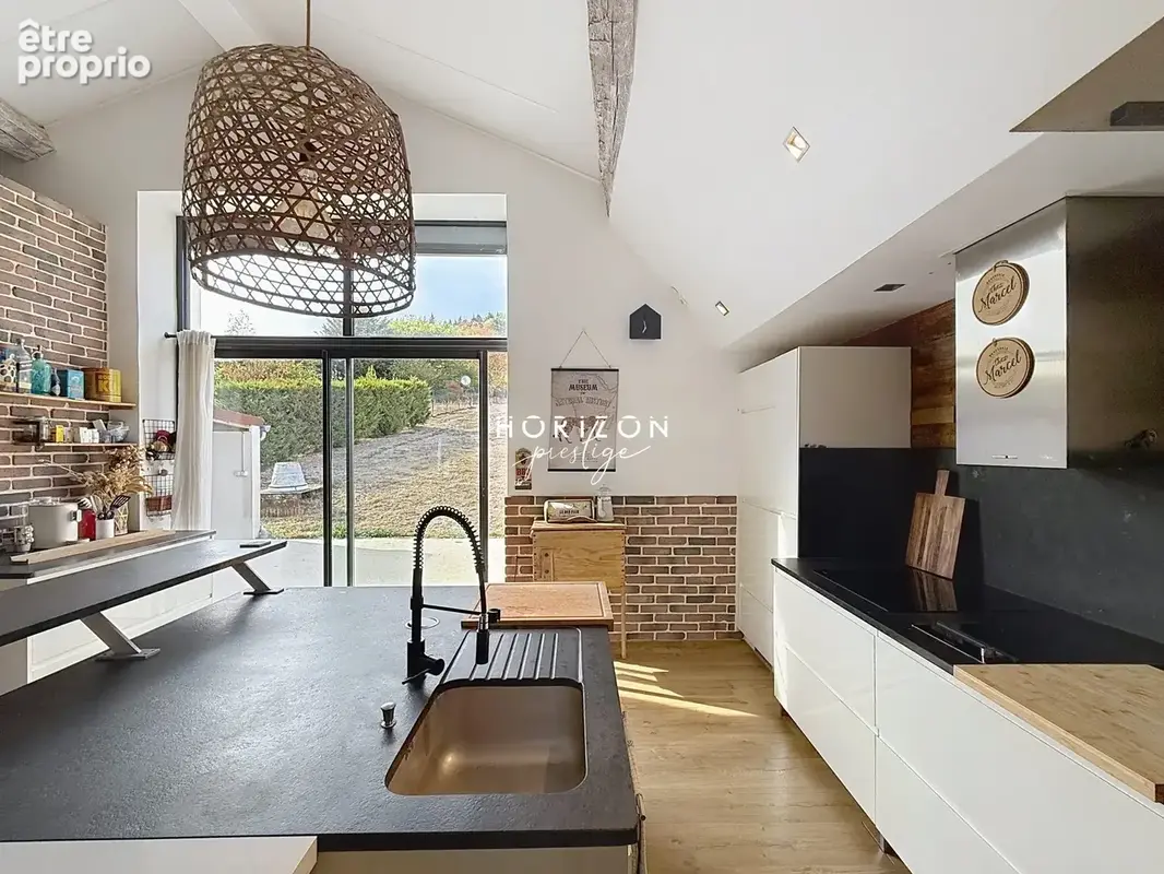 Maison 12 pièces 460 m² à vendre à Saint-Pierre-Le-Vieux (71520) - photo 9