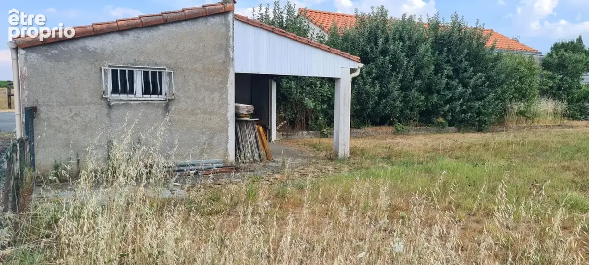 Terrain constructible La Chapelle Heulin 621 M² avec abri de jardin (17 M²) et préau (14 M²) - photo 6