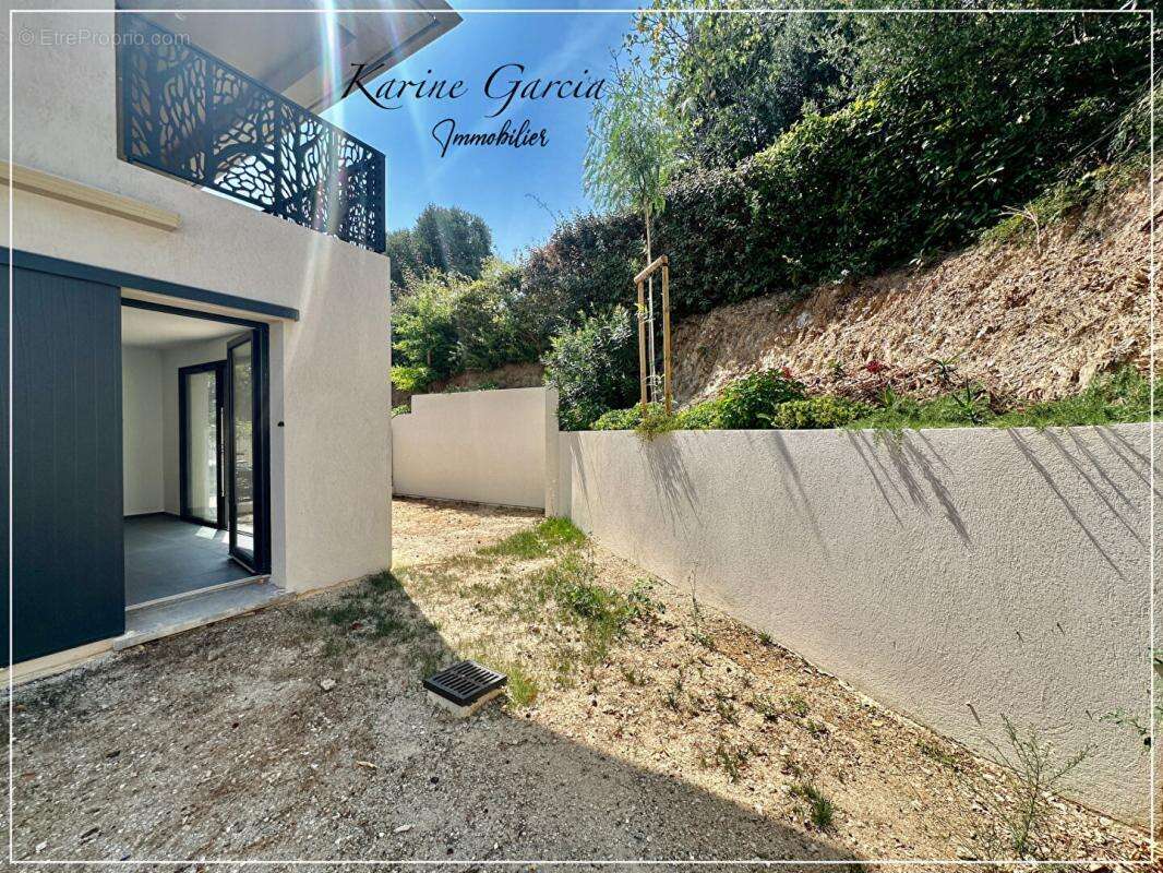 Six fours les plages - construction recente - appartement de type 3 - jardin 72 m² - parking privatif sous sol - photo 2