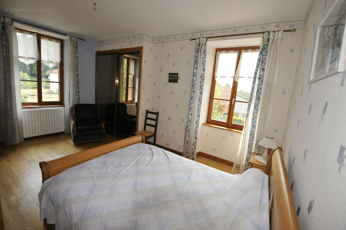 Maison à SAINT-PRIEST-LIGOURE
