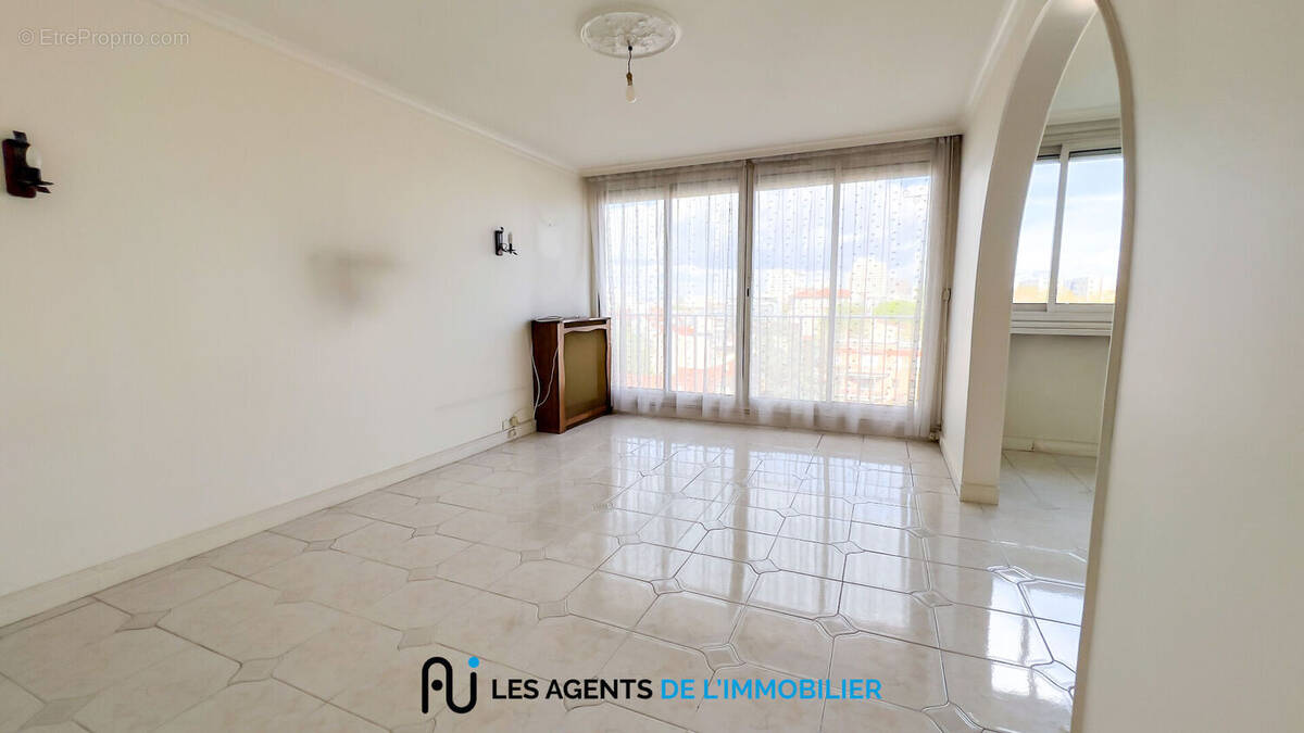 Appartement à NANTERRE