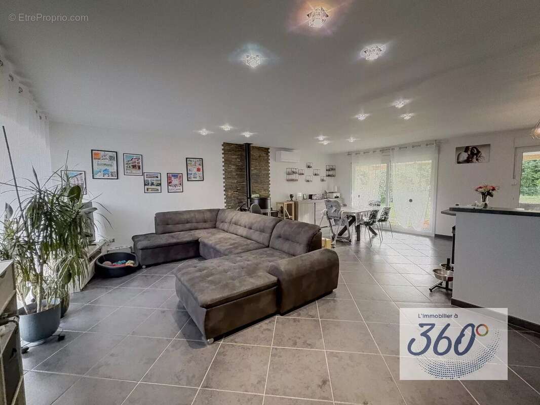 Maison à OUROUX-SUR-SAONE