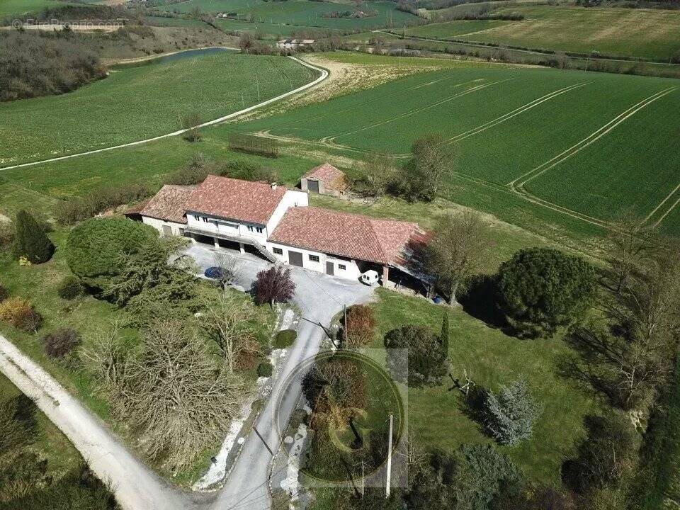 Maison à AURIAC-SUR-VENDINELLE