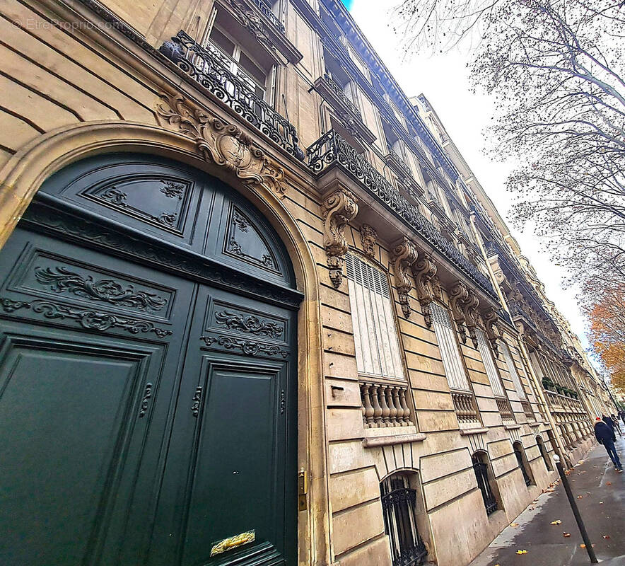 Appartement à PARIS-17E