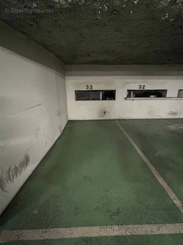 Parking à PARIS-12E