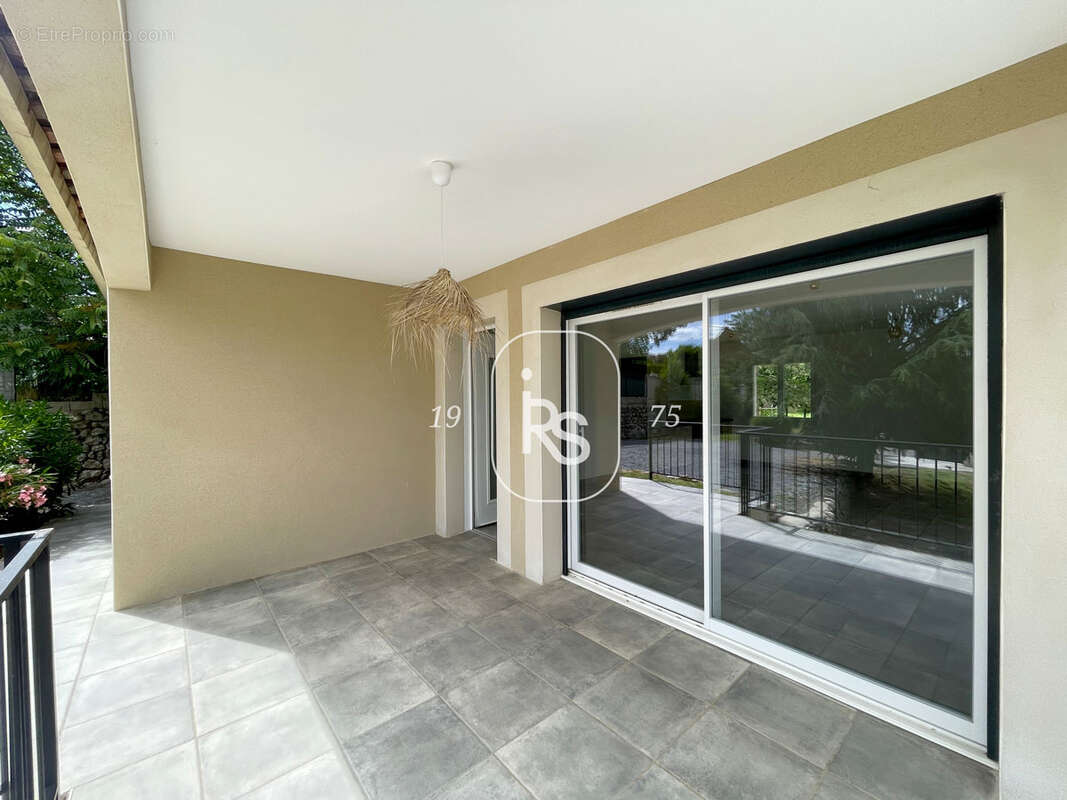 Une lumineuse villa de plain-pied récente de 80 m2 avec 559 m2 de jardin avec 3 chambres. - photo 10