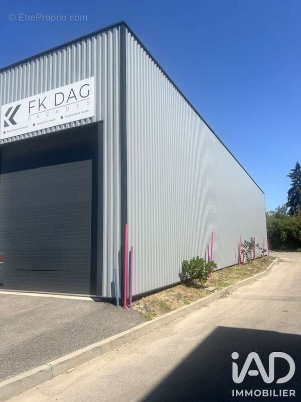Commerce 720 m² à Saint-Priest  - photo 3