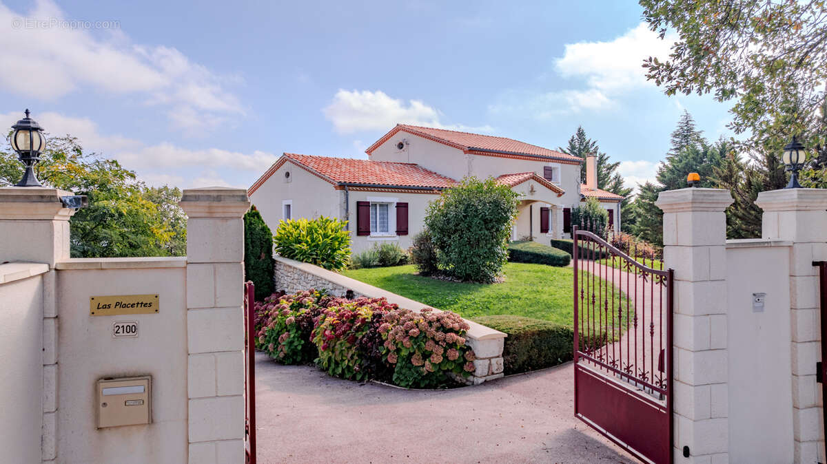 Maison à HAUTEFAGE-LA-TOUR