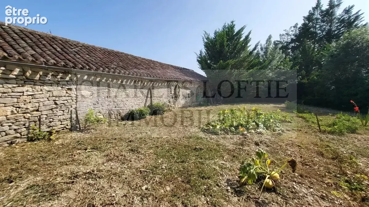 Ancien corps de ferme sur un terrain de plus de 3000 m² - photo 17