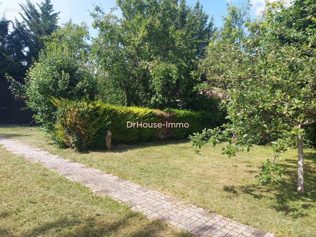 Terrain à SAINT-LEU-LA-FORET