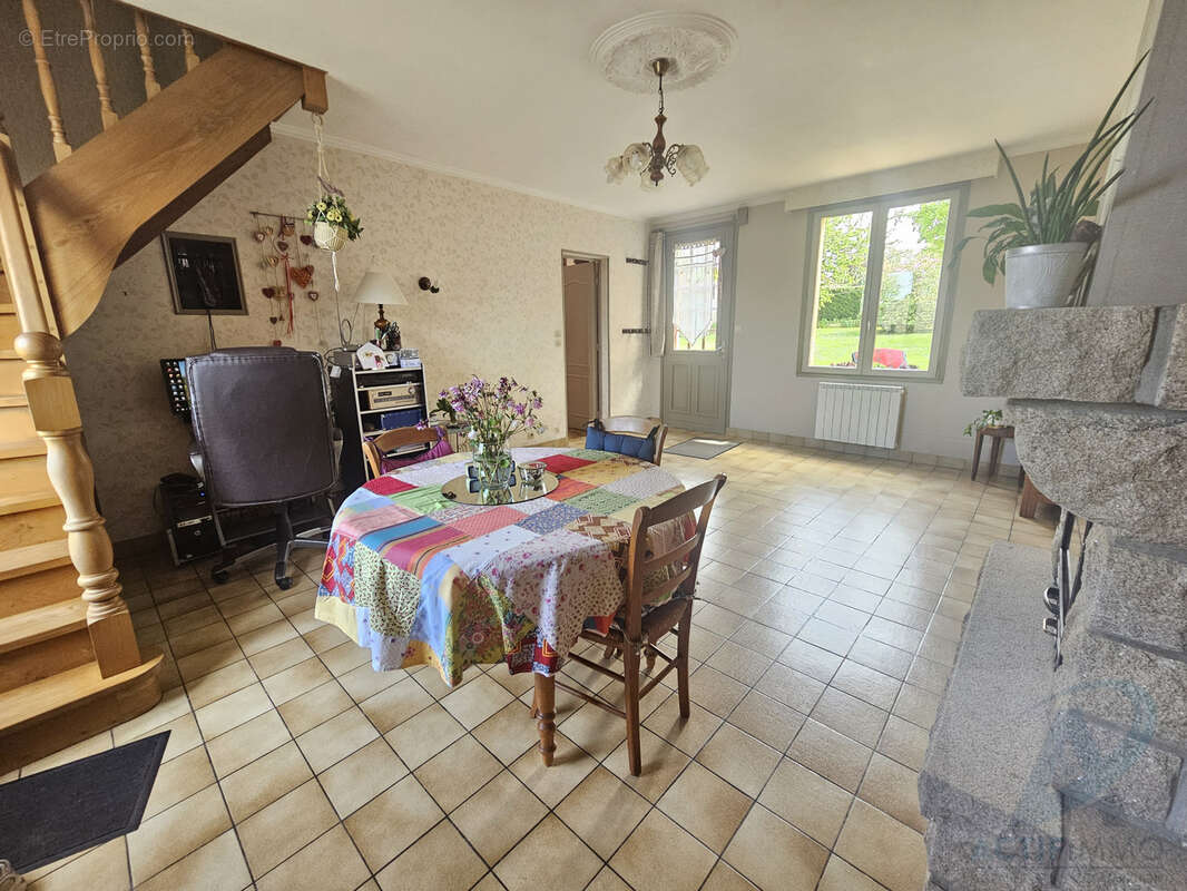 Maison à MESSEI