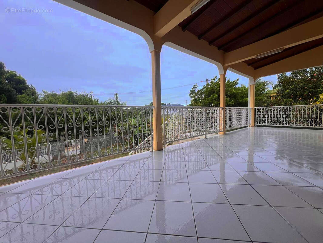 Maison à PETIT-CANAL