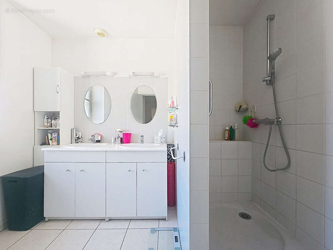 Appartement à VILLENEUVE-LES-AVIGNON