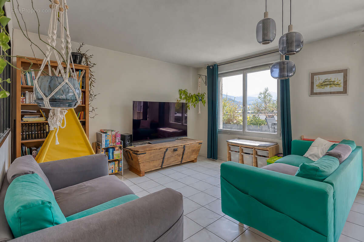 GRENOBLE Vigny Musset - T4 de 95m2 en étage élevé avec grande terrasse, cave et garage double - photo 6