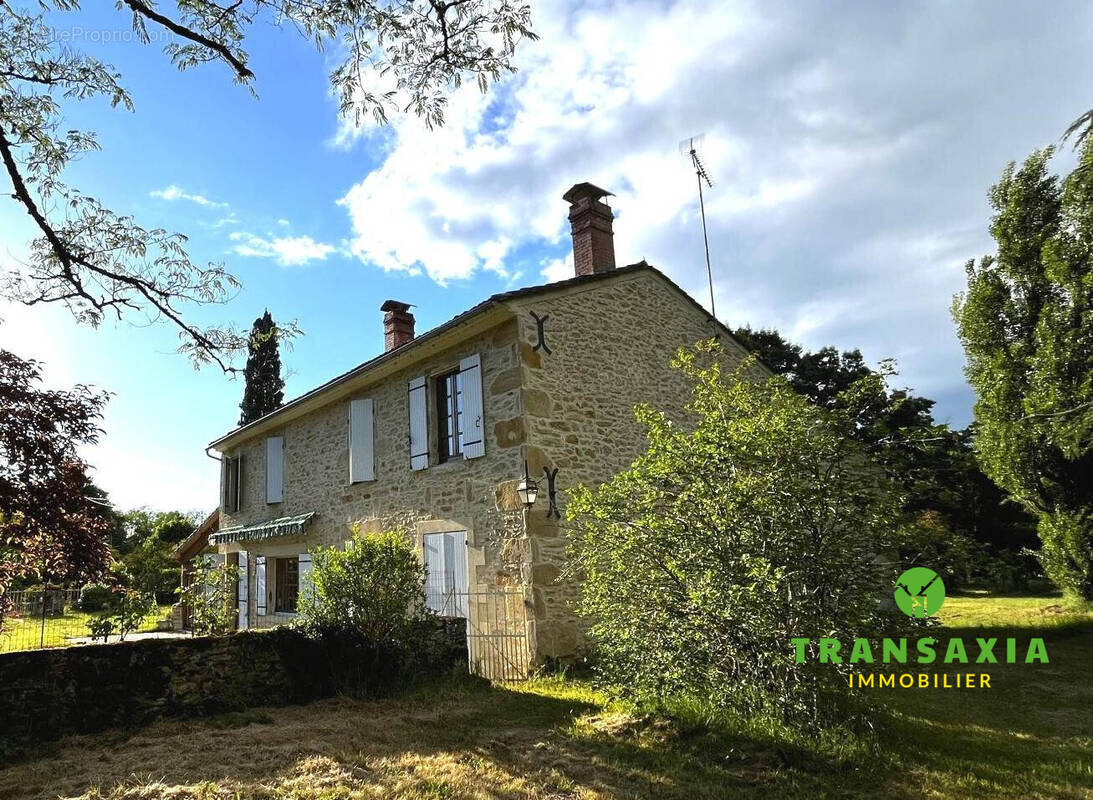 Maison à LEOGEATS