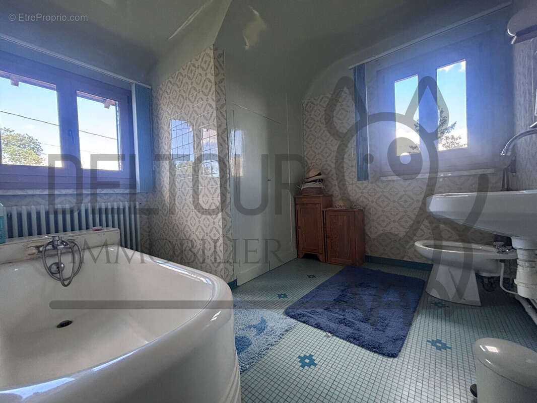 Maison à CRECY-LA-CHAPELLE