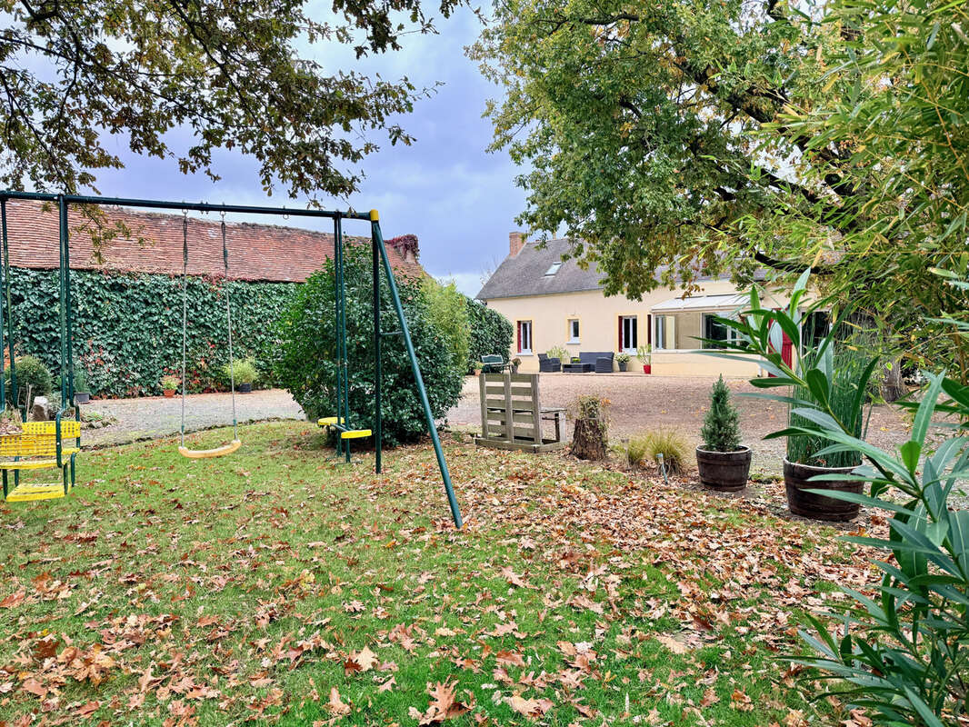 Maison à BAZOUGES-SUR-LE-LOIR