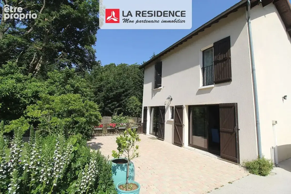 Maison 110 m² à Le Mesnil-Saint-Denis  - photo 2