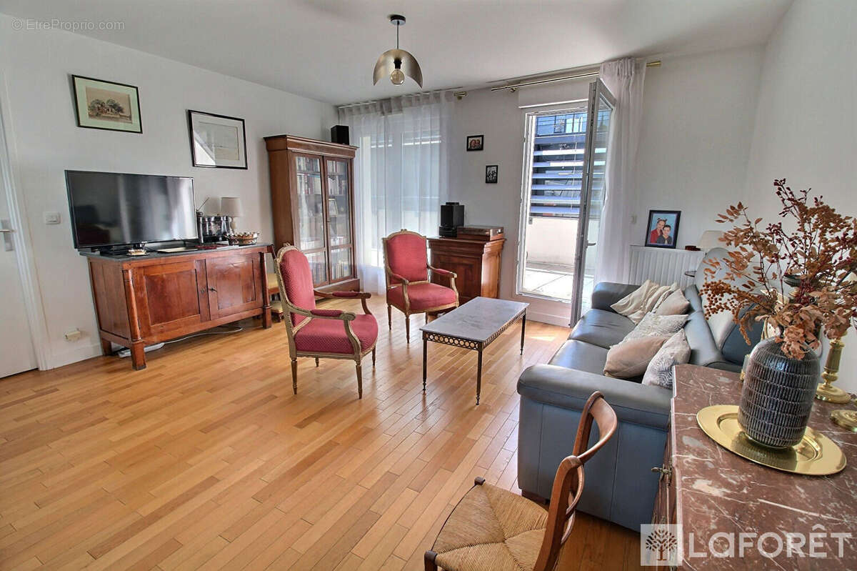 Appartement à LA GARENNE-COLOMBES