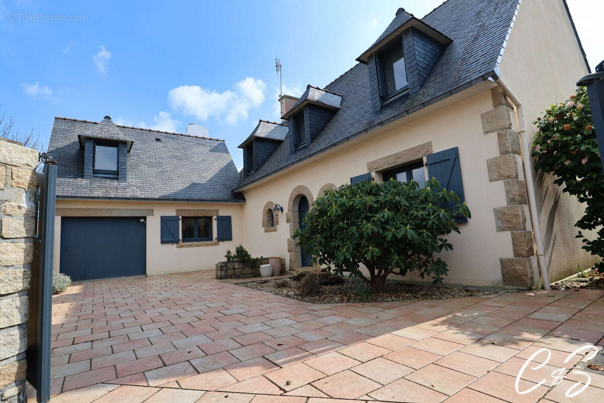 Maison à COMBRIT