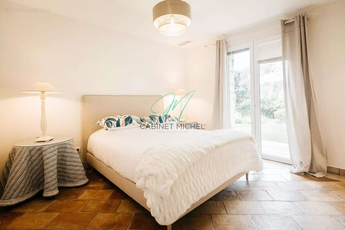 Maison à ROQUEFORT-LES-PINS