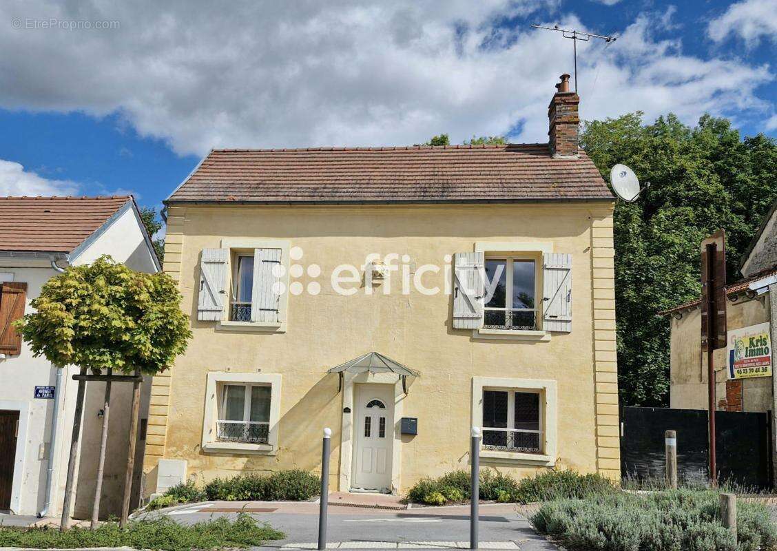 Maison à MONTREUIL-AUX-LIONS