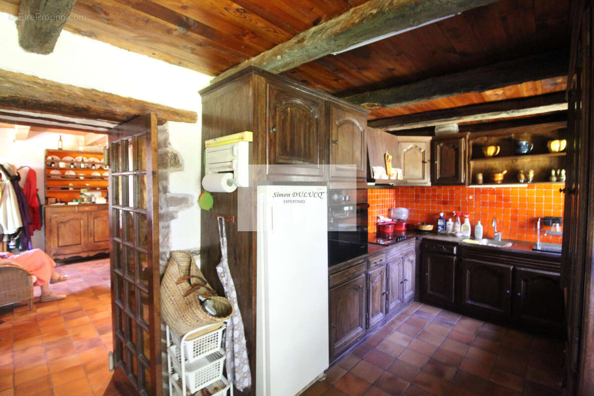 Propriété de 226 m2 avec piscine, dépendances et grand terrain arboré - photo 10