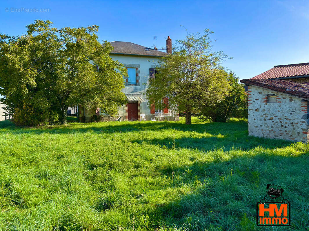 Maison à CONDAT-SUR-VIENNE